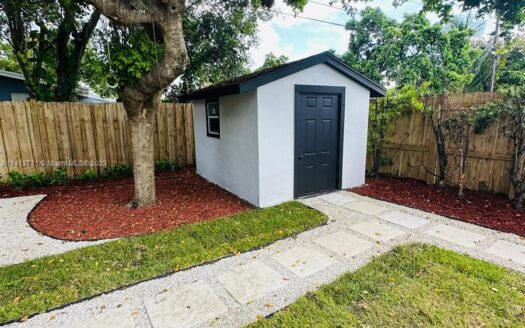 2280 HAVANA DR MIRAMAR 33023