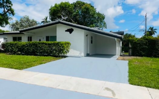 700 SW 4TH CT HALLANDALE 33009